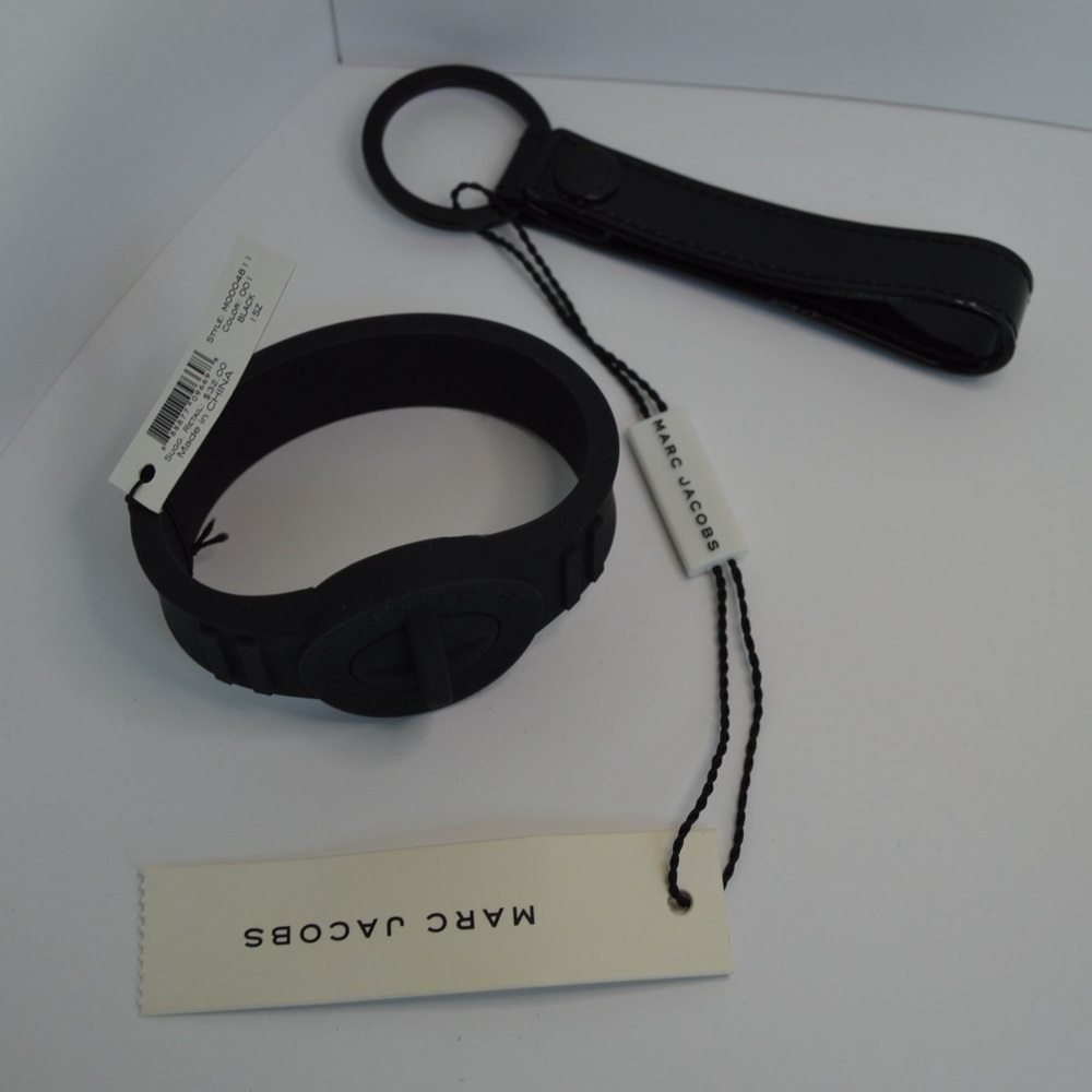 Marc Jacobs: Black Silicone Bracelet & Embossed Patent Leather Keychain